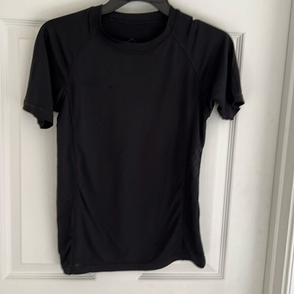 Wes & Willy size medium (10/12) youth black rash guard. - Picture 1 of 5